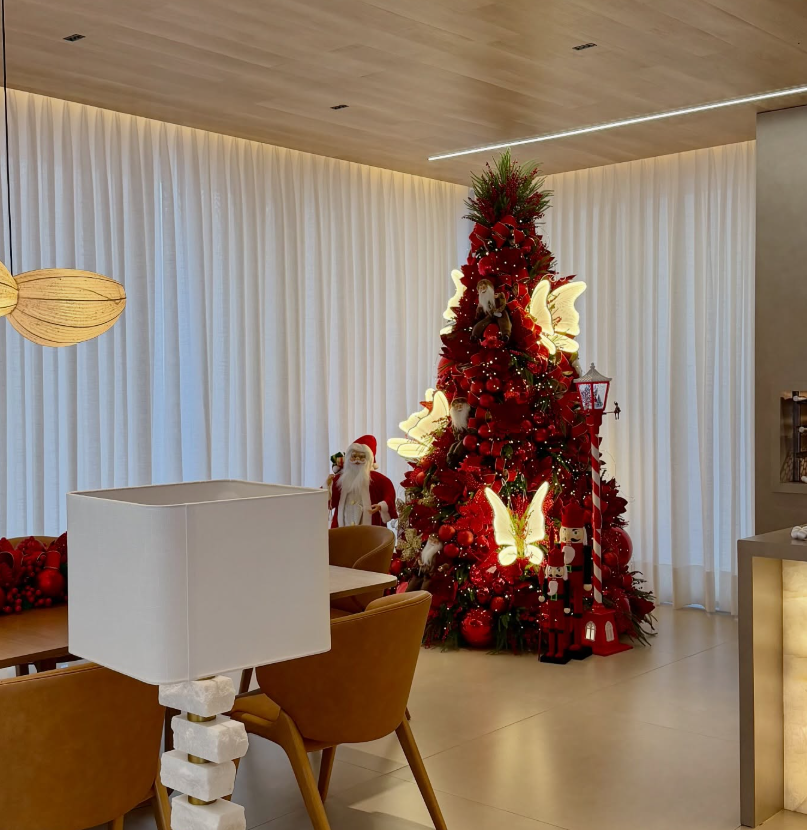 Árvore de Natal Luxo Rubi Borboletas LED - 2,00 Metros